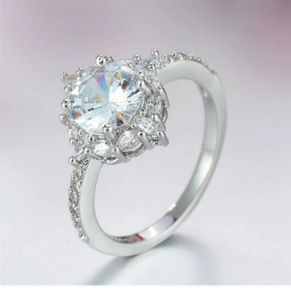 Exclusively Fancy Jewelry - Womens Solitaire Ring